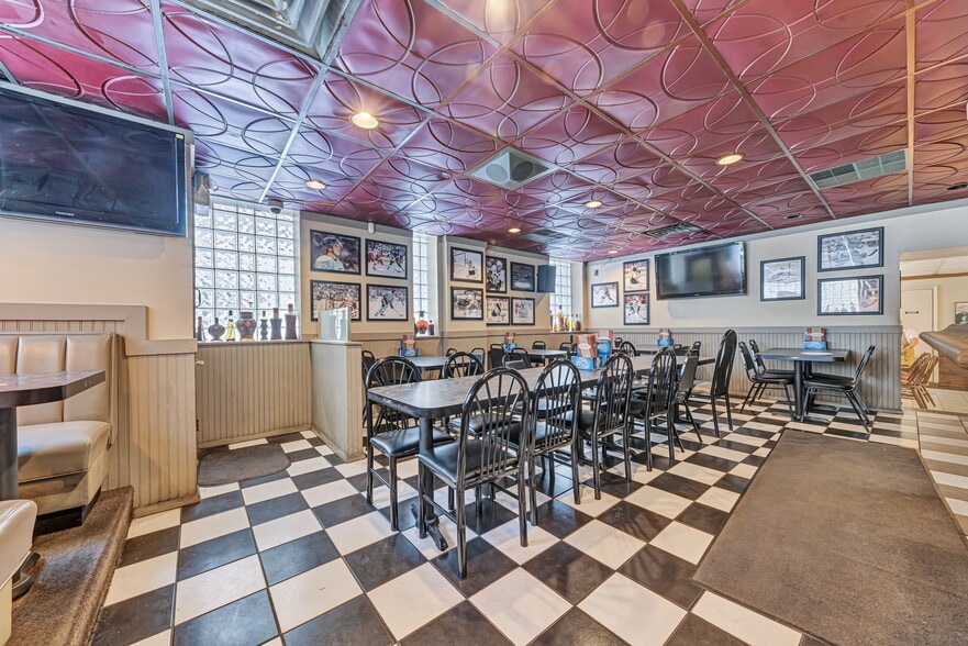 More Photos Of 628 Smithfield St, Pittsburgh Restaurant For Sale