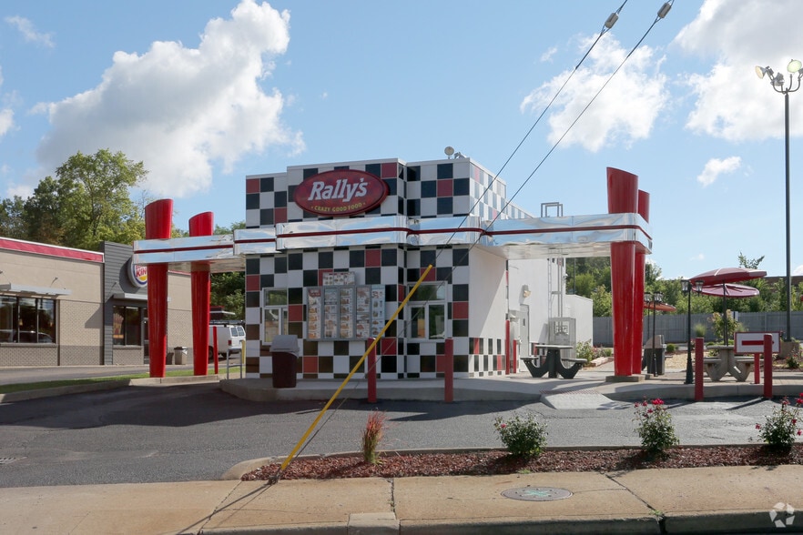 Primary Photo Of 3000 Cleveland Ave NW, Canton Freestanding For Lease