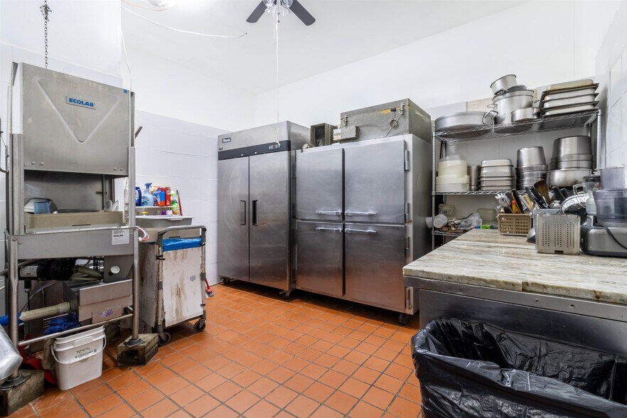 More Photos Of 212 New Jersey Ave, Wildwood Storefront For Sale