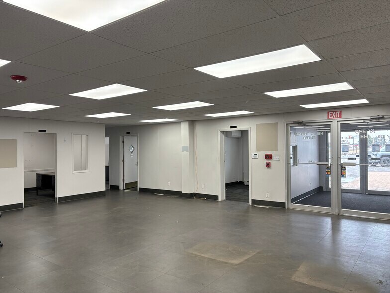 More Photos Of 2905 N Lincoln Rd, Escanaba General Retail For Sale