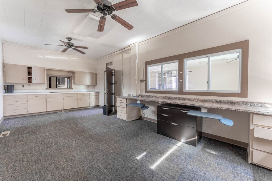 More Photos Of 3600 Caddo St, Greenville Medical For Sale