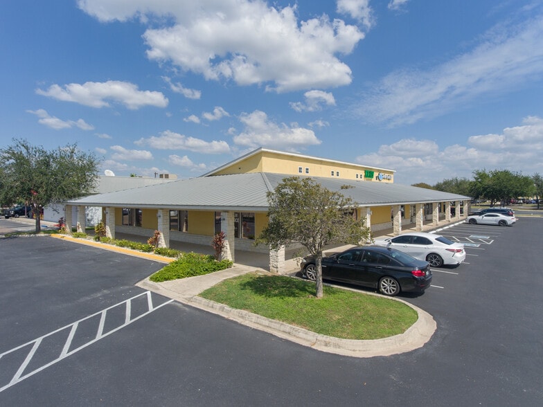 More Photos Of 6400 N 10th St, McAllen Freestanding For Lease