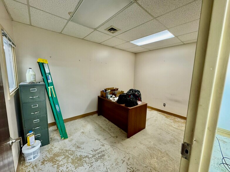 More Photos Of 642 Sheridan Dr, Tonawanda Freestanding For Lease