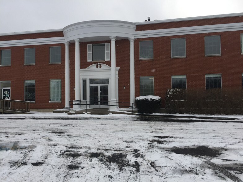 More Photos Of 6500 Pearl Rd, Parma Heights Office For Lease