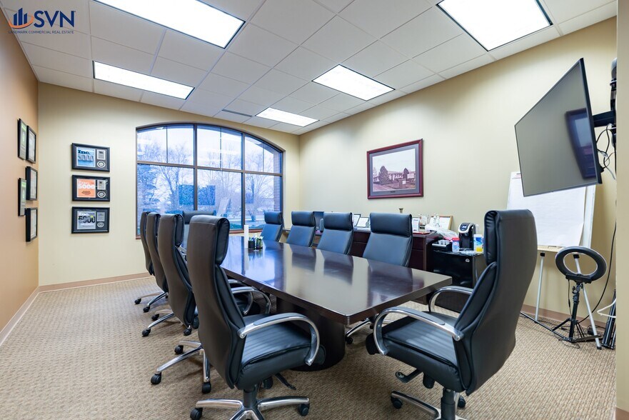 More Photos Of 2471 W Sullivan Rd, Aurora Office For Sale