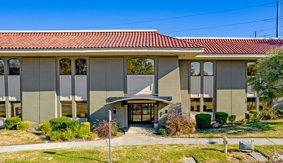 More Photos Of 983 University Ave, Los Gatos Unknown For Lease