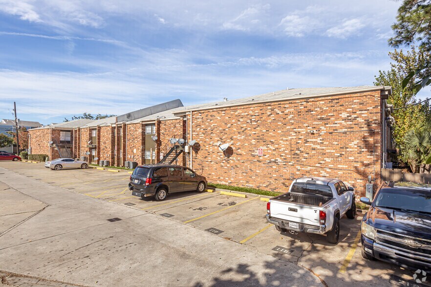 More Photos Of 4021 Hessmer Ave, Metairie Apartments For Sale