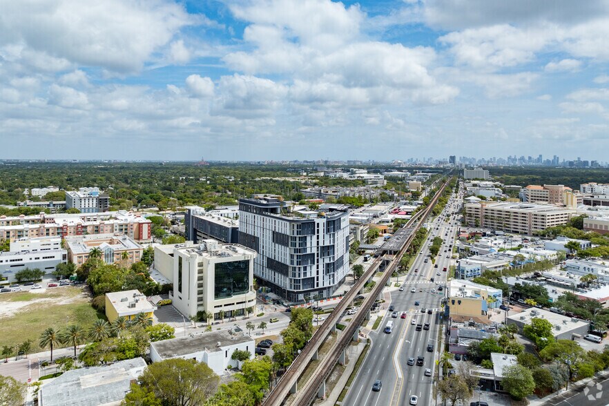 More Photos Of 5975 Sunset Dr, Miami Medical For Lease