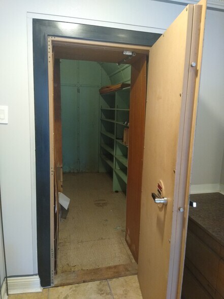 More Photos Of 301 W Broadway, Steeleville Freestanding For Sale