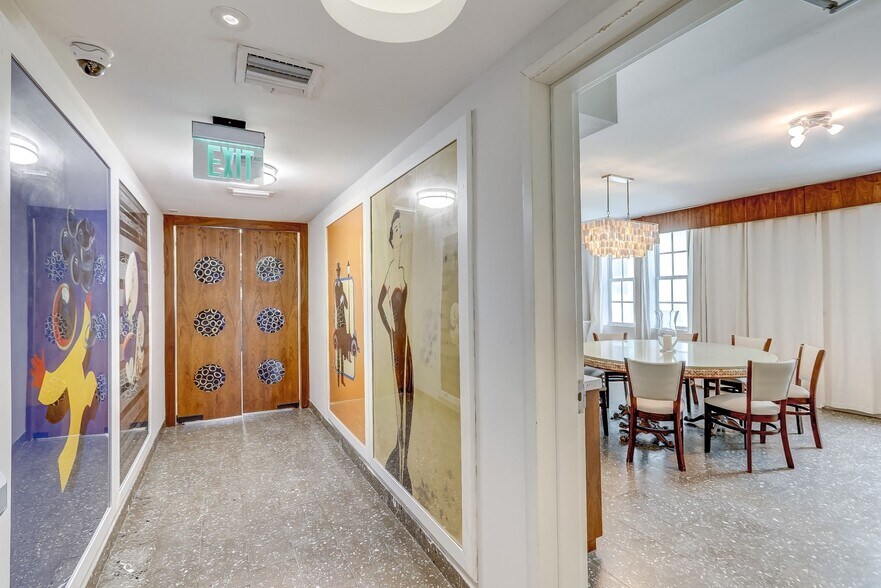 More Photos Of 820 Ocean Dr, Miami Beach Restaurant For Sale