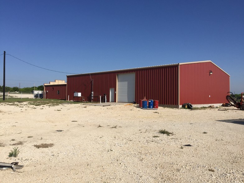 More Photos Of 1902 E State Highway 36, Abilene Warehouse For Lease