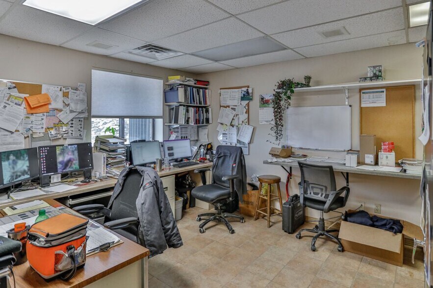 More Photos Of 711 3rd St, Marathon Manufacturing For Sale