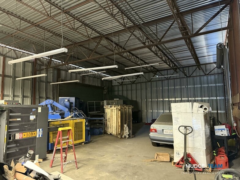 More Photos Of 25051 5th St, San Bernardino Service For Sale
