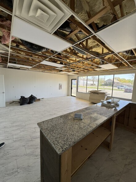 More Photos Of 508-514 Main St, Grandview Bar For Lease