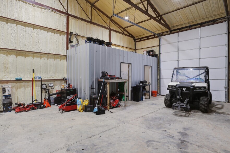 More Photos Of 15401 S Peebly Rd, Newalla Warehouse For Lease