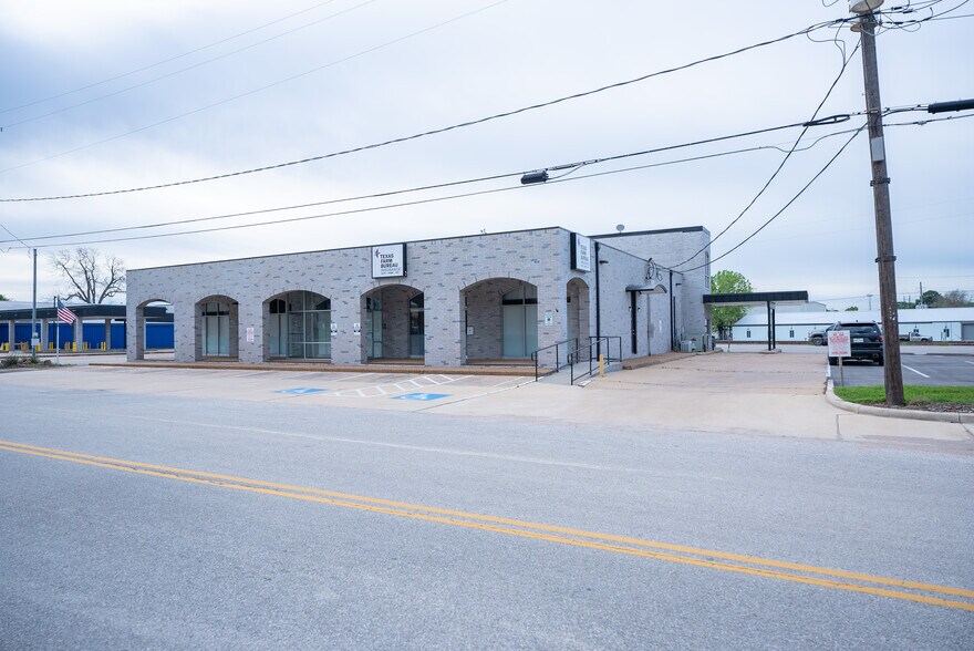 More Photos Of 2313 Main St, Waller Specialty For Lease