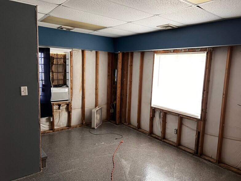 More Photos Of 614 S Grove St, Hendersonville Industrial For Sale