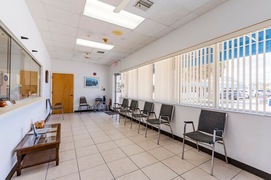 More Photos Of 655 N Indiana Ave, Englewood Medical For Sale