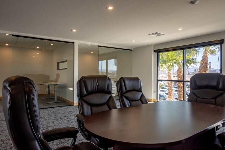 More Photos Of 5030 Paradise Rd, Las Vegas Unknown For Lease