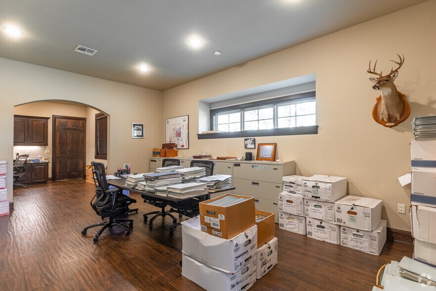 More Photos Of 1518 Colony Cir, Longview Office For Sale