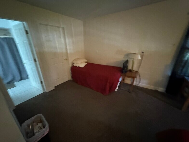 More Photos Of 1173 Manchester Ave SW, North Lawrence Office Residential For Sale