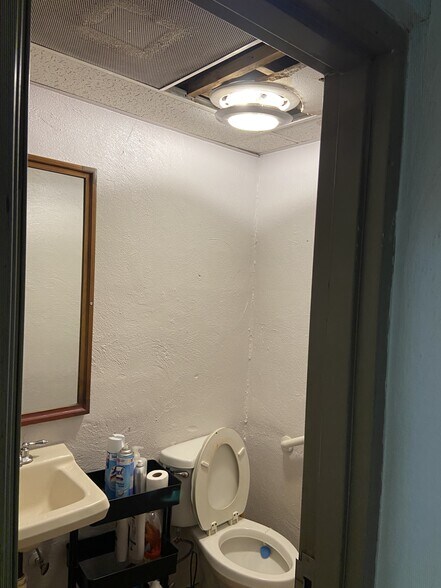 More Photos Of 10606 Warwick Blvd, Newport News General Retail For Sale