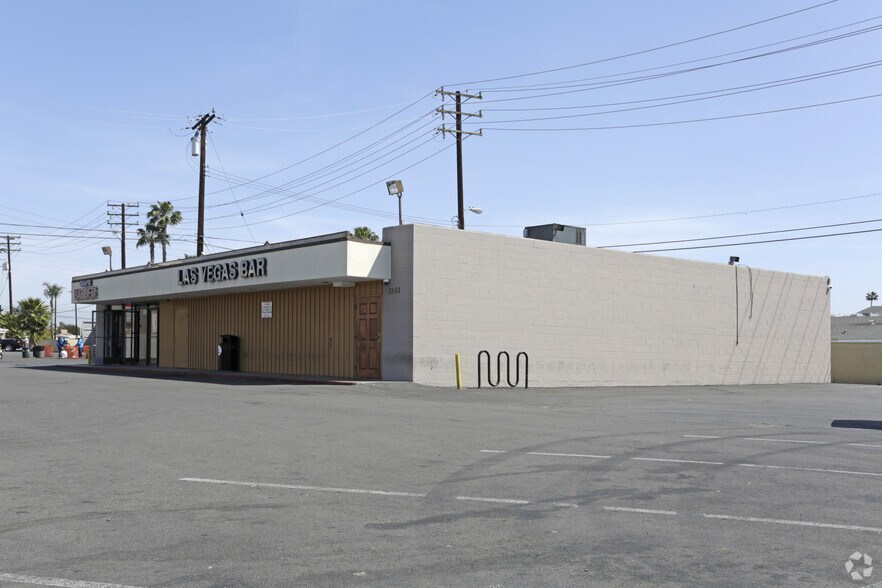 More Photos Of 2307-2311 S Bristol St, Santa Ana Unknown For Lease