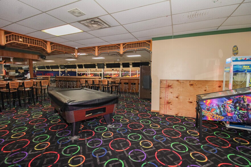 More Photos Of 125 Main St, Huron Bowling Alley For Sale