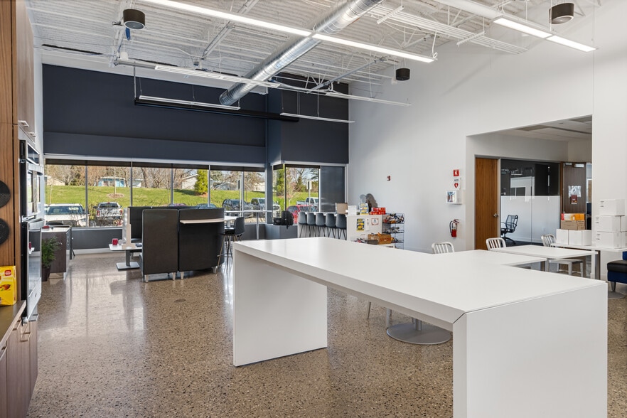 More Photos Of 40000 Grand River Ave, Novi Unknown For Lease