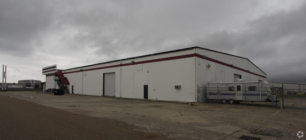 More Photos Of 3721 Highway 90 E, Broussard Light Distribution For Lease