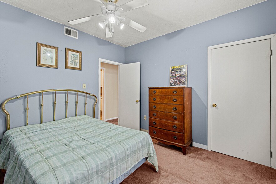 More Photos Of 305 Mill St, Coraopolis Storefront Retail Residential For Sale