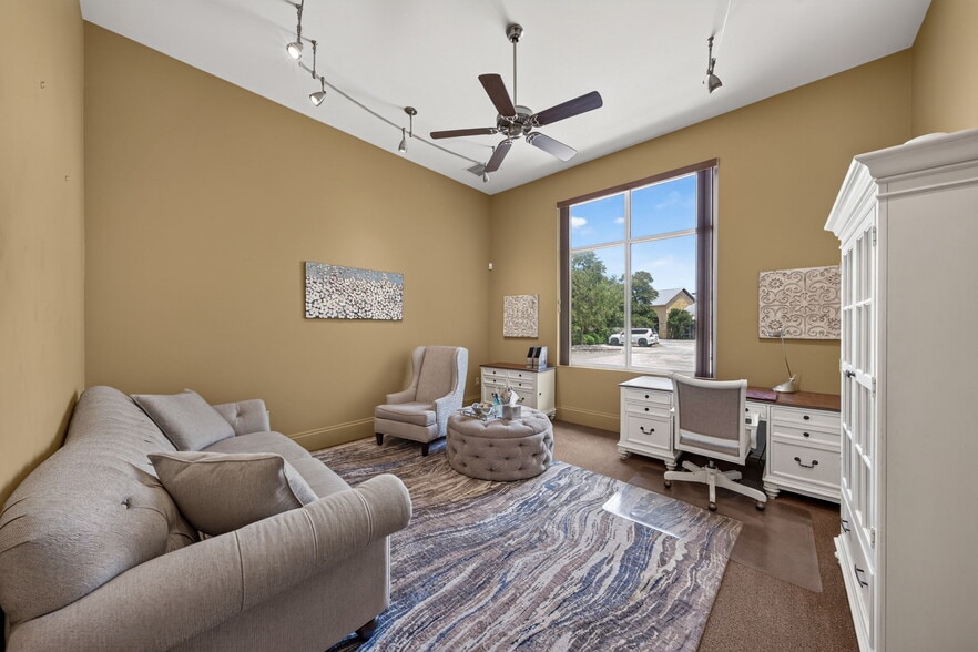 More Photos Of 16007 Via Shavano, San Antonio Office For Sale