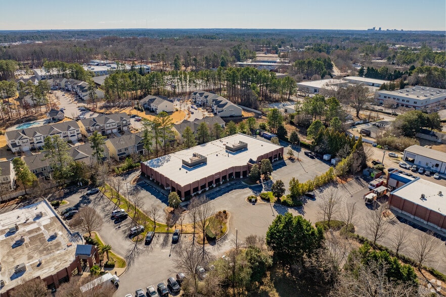 More Photos Of 6100 Maddry Oaks Ct, Raleigh Flex For Sale