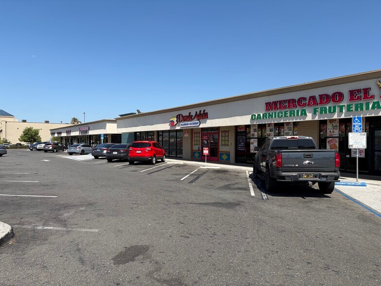More Photos Of 1701-1725 W Chapman Ave, Orange General Retail For Lease