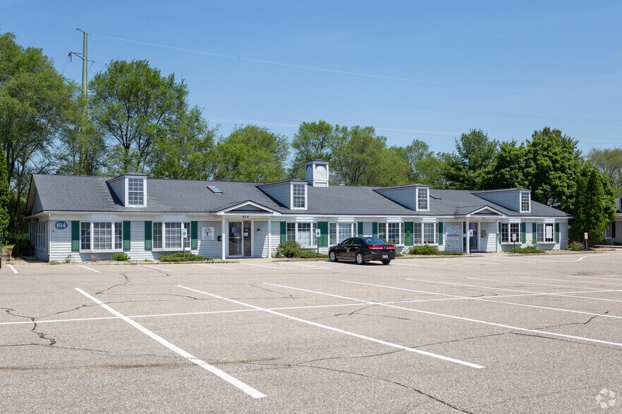 More Photos Of 614 Romence Rd, Portage Office For Lease
