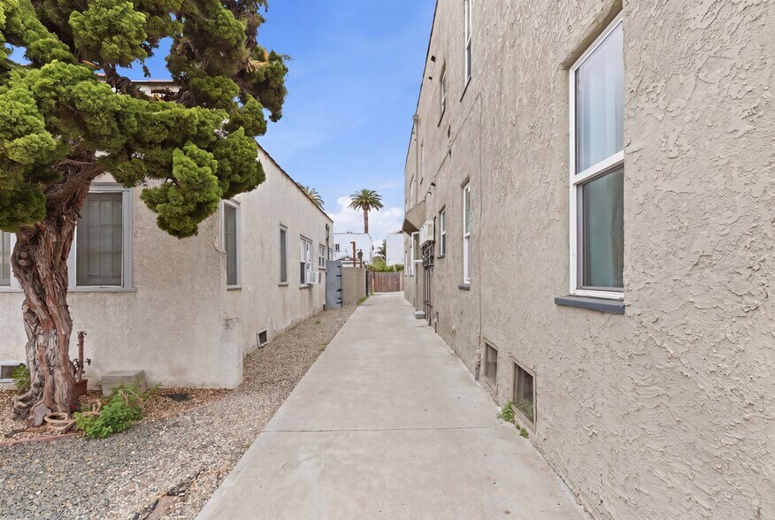 More Photos Of 2744 S Redondo Blvd, Los Angeles Apartments For Sale