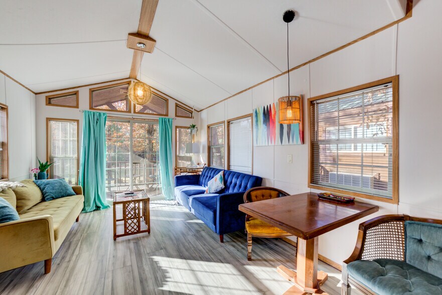 More Photos Of 446724 E 390 Rd, Langley Hotel For Sale