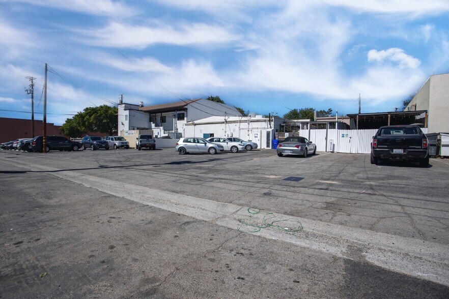 More Photos Of 24263 Main St, Newhall Storefront For Sale