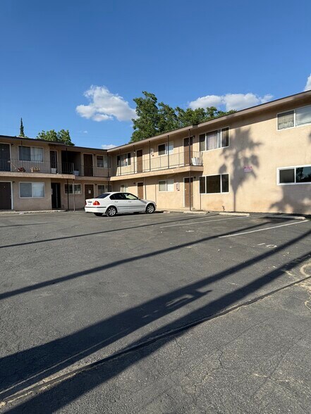 More Photos Of 1700 Lincoln St, Bakersfield Apartments For Sale
