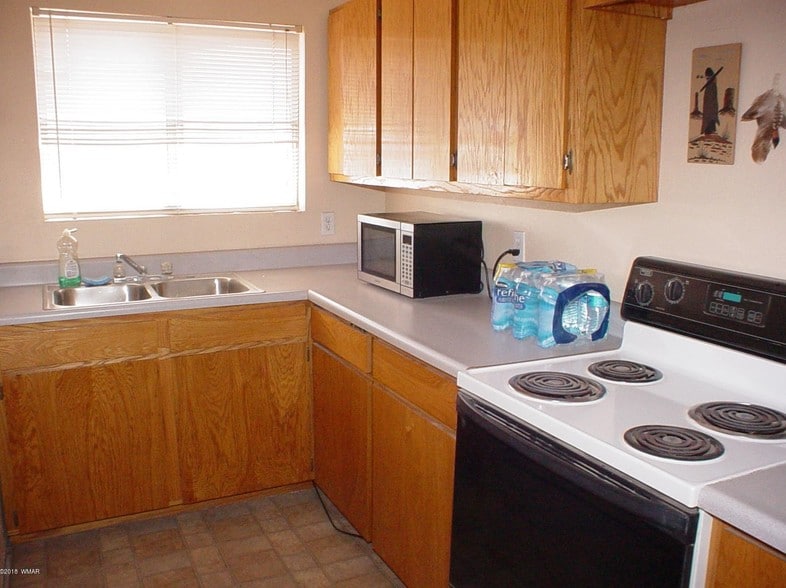 More Photos Of 405 W Vista Dr, Holbrook Service For Sale