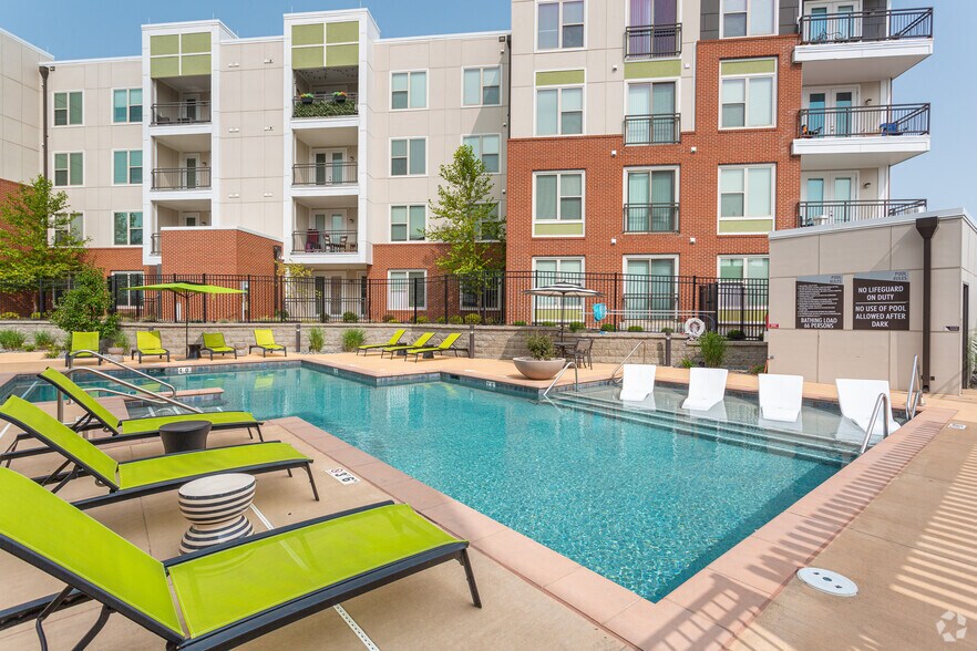 More Photos Of 1001 Old Olive Way, Creve Coeur Apartments For Lease