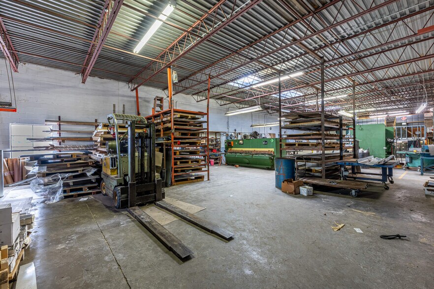 More Photos Of 3946 Indian Ripple Rd, Dayton Warehouse For Lease