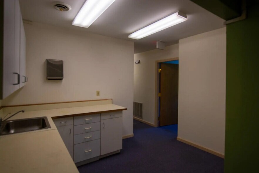 More Photos Of 67 Lincoln St, Essex Junction Office For Lease