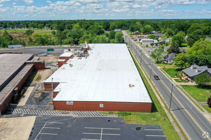 More Photos Of 501 S Main St, Landis Manufacturing For Sale