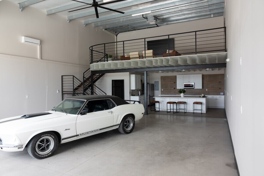 More Photos Of 140 Cain Dr, Haysville Industrial For Sale