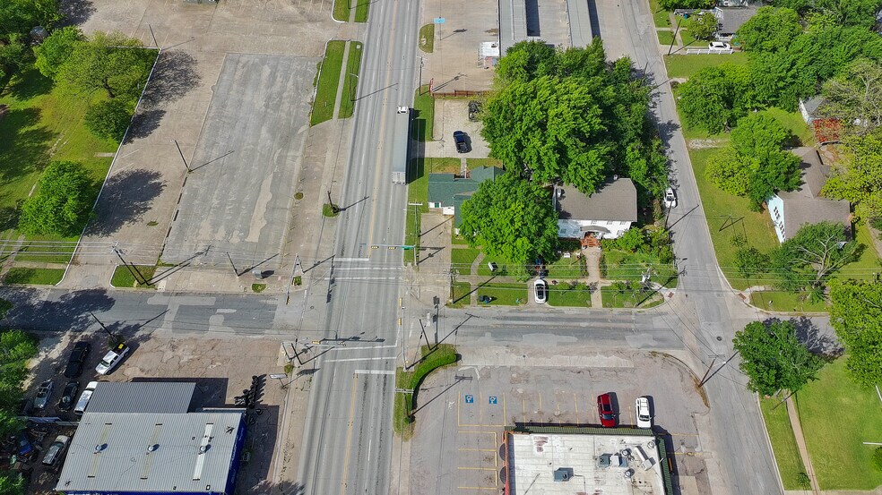More Photos Of 208 S 31st St, Corsicana Flex For Sale