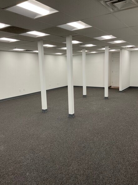 More Photos Of 450-460 Veterans Dr, Burlington Light Distribution For Lease