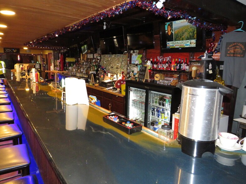 More Photos Of 316 N Main St, Seneca Bar For Sale