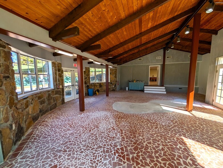 More Photos Of 395 Russell Dr, Smyrna Daycare Center For Lease