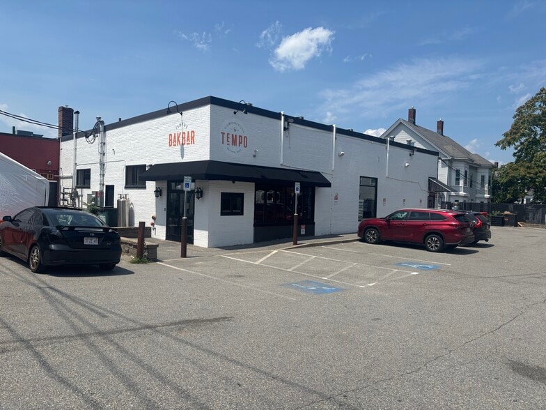 More Photos Of 474-484 Moody St, Waltham Storefront For Sale